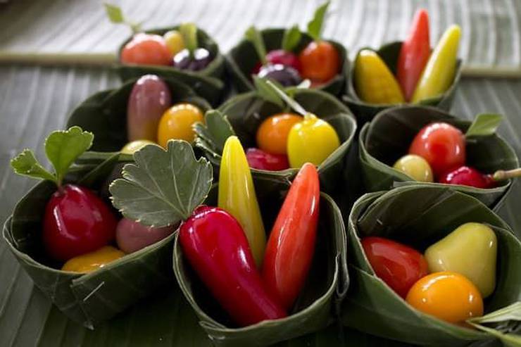 Learn how to make the ancient thai sweet “luk chup” Riva Surya Bangkok Hotel