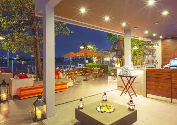 Riverside bar Hotel Riva Surya Bangkok