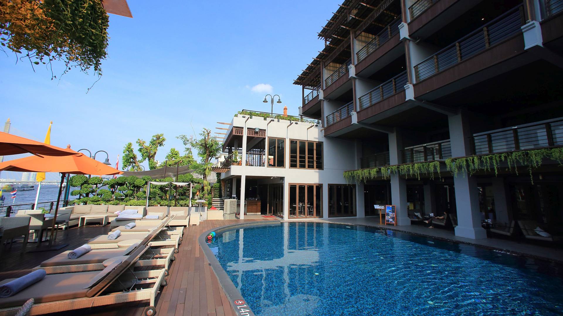  Riva Surya Bangkok Hotel