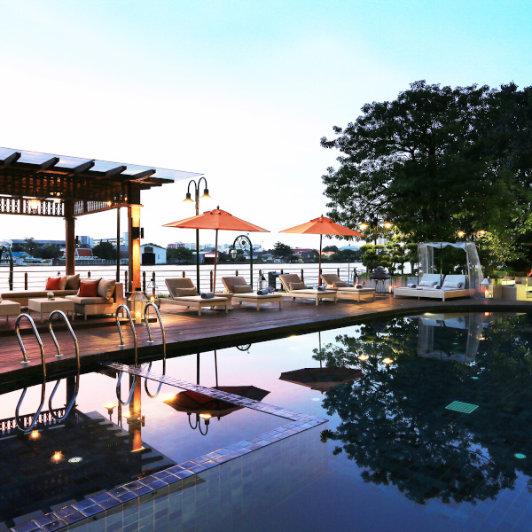 Pool view Hotel Riva Surya Bangkok