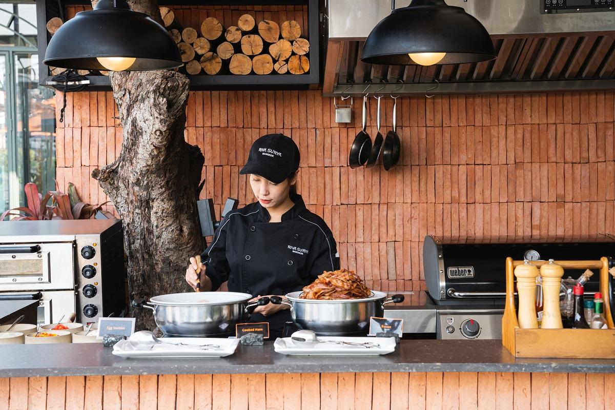 ร้านอาหารบับเบิ้ล แอนด์ กริลล์ โรงแรม ริว่า เซอร์ย่า กรุงเทพฯ กรุงเทพมหานคร