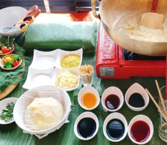 Learn how to make the ancient Thai tea 