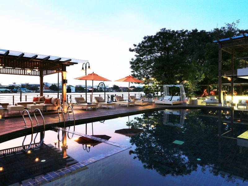 Swimming Pool Riva Surya Bangkok Hotel