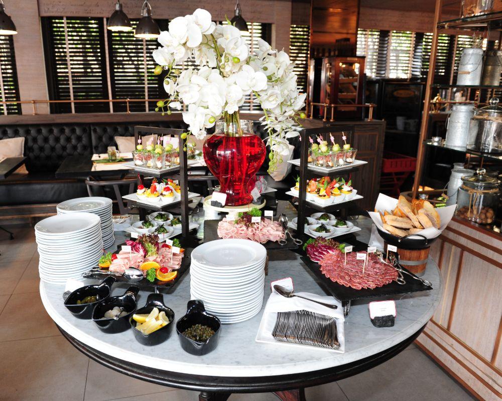 ร้านอาหารบับเบิล แอนด์ กริลล์ โรงแรม ริว่า เซอร์ย่า กรุงเทพฯ กรุงเทพมหานคร